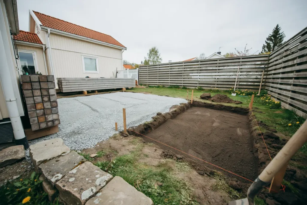 juni p tomten s f rbereder du marken f r altan uterum och sommarens projekt